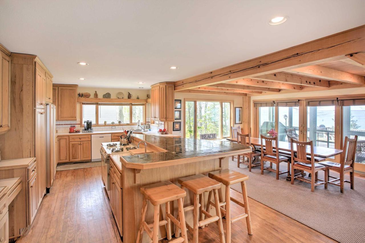 Gorgeous Charlevoix Home On Lake Michigan! Ellsworth Exteriér fotografie